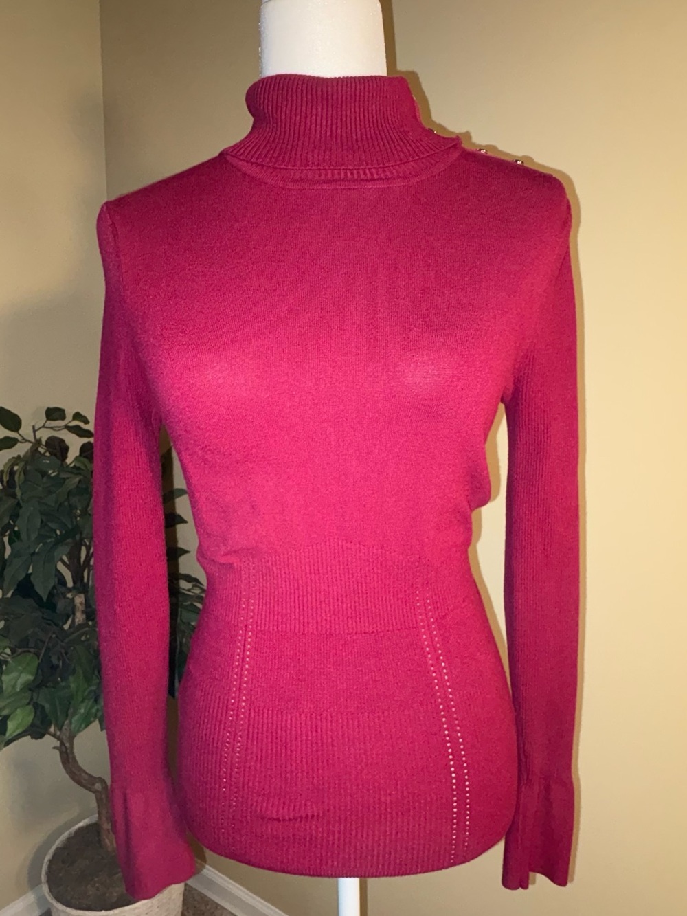 White House Black Market Berry Turtleneck w Ribbing & Pointelle & SMALL/Medium